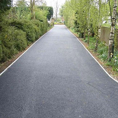 Photo of long tarmac drive with simple edging