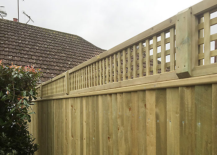 Photo of close-boarded fencing with top trellis
